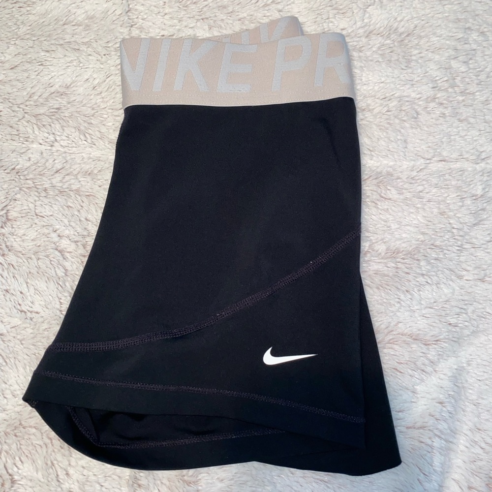 nike pro shorts - medium